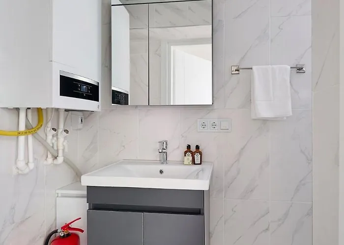 Modern Bright Cozy 1bed1bath Hidden Gem! #79 Apartment