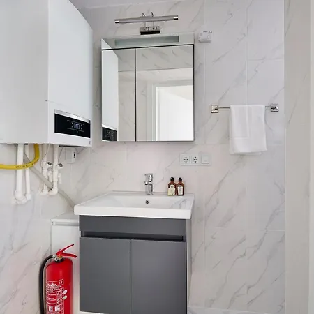 Modern Bright Cozy 1bed1bath Hidden Gem! #79 דירה